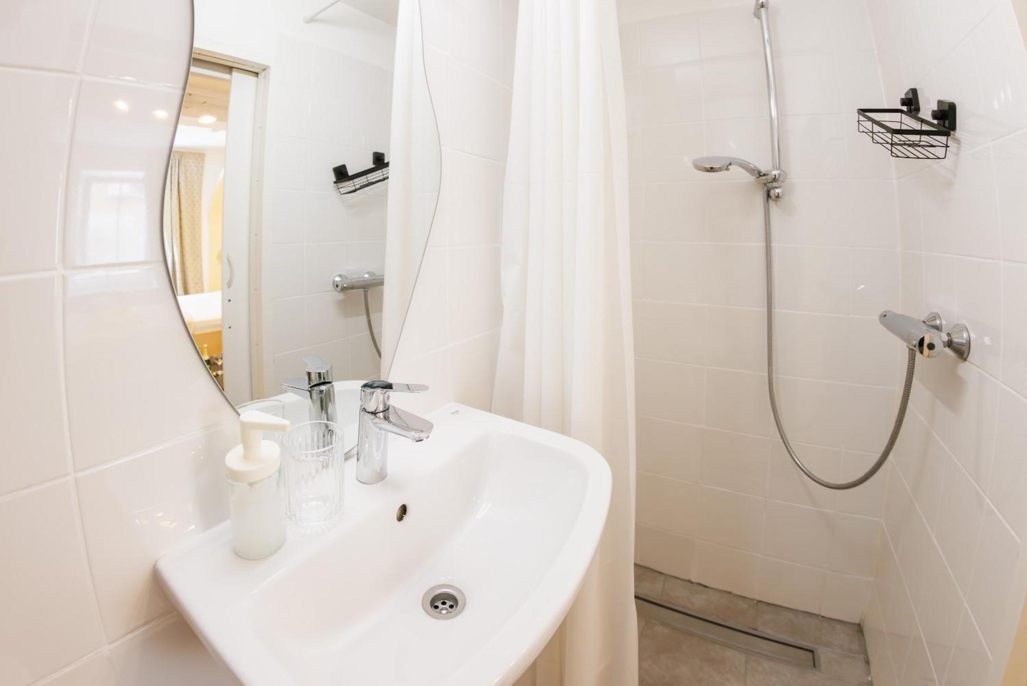 Plutus Apartments And Rooms With Free Parking كوبر المظهر الخارجي الصورة